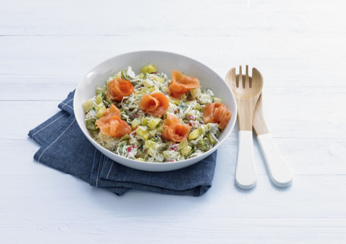 Scandinavische salade met zalm