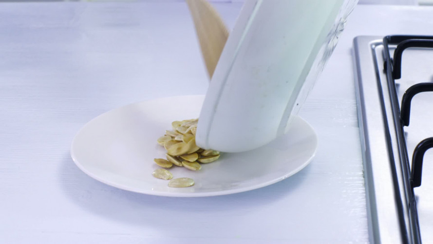 Kruidige gele rijst met kip en paprika stap 2.mov