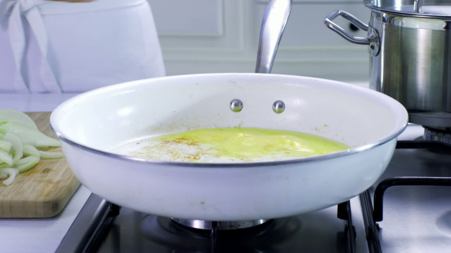 Kruidige gele rijst met kip en paprika stap 4.mov