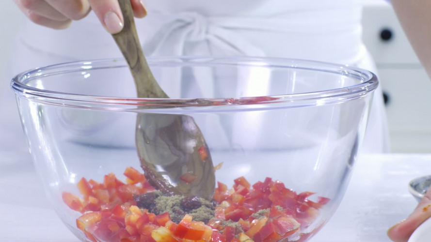 Aubergine gevuld met batata harrava stap 6.mov