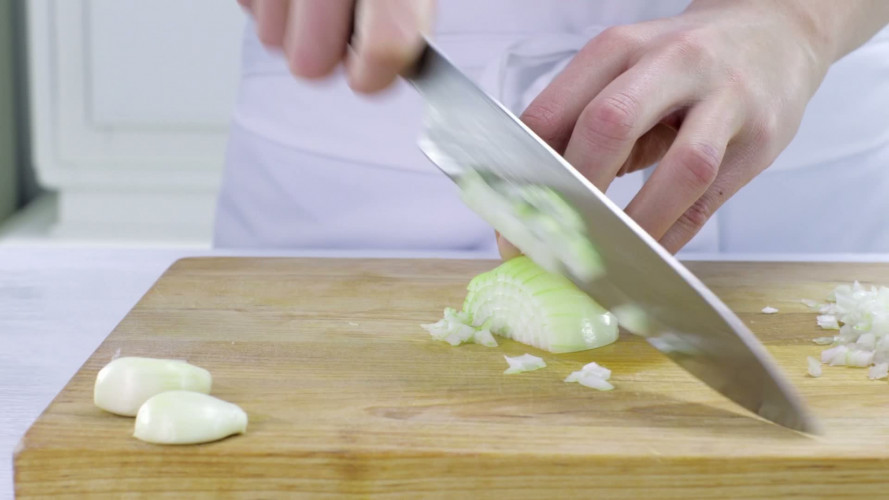 Pollo con mole poblano stap 1.mov