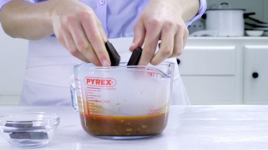 Pollo con mole poblano stap 4.mov