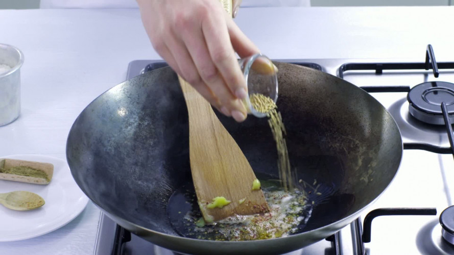 Poriyal (indiaas gebakken groenten) stap 2.mov