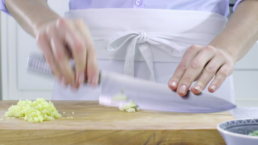 Sobanoedels met tofu en sugarsnaps stap 3.mov