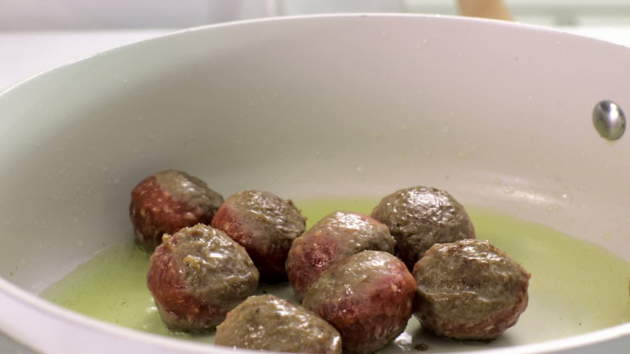 Auberginerolletjes in tomatensaus stap 5.mov