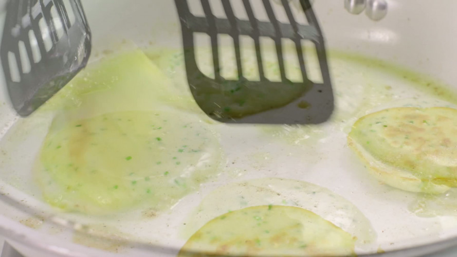 Bieslookblini's met zalm stap 3.mov