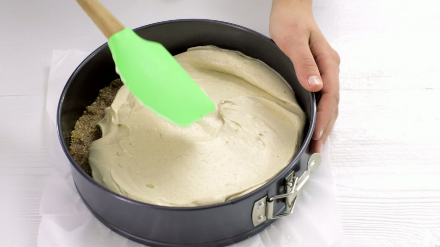 Vanille-kaneelcheesecake met dadel-notenbodem stap 8.mov