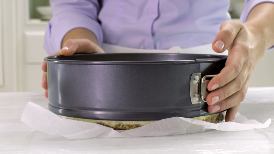 Vanille-kaneelcheesecake met dadel-notenbodem stap 9.mov