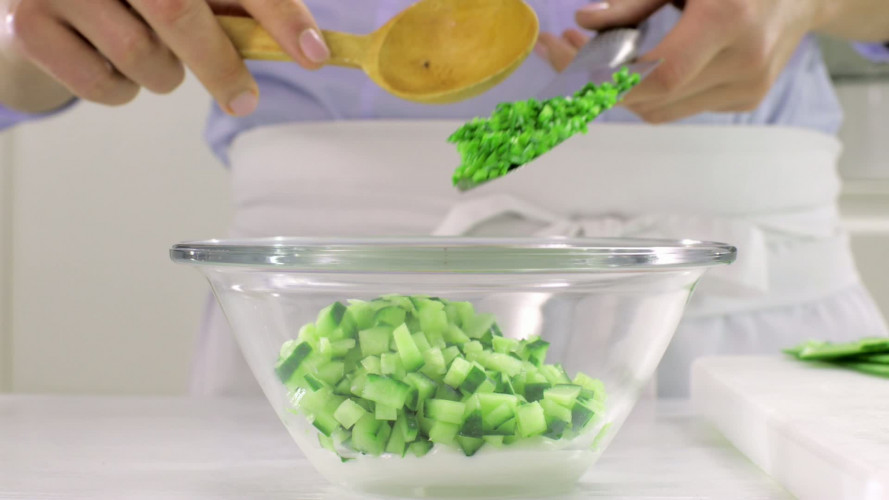 Visburger met komkommer-yoghurtsaus stap 2.mov