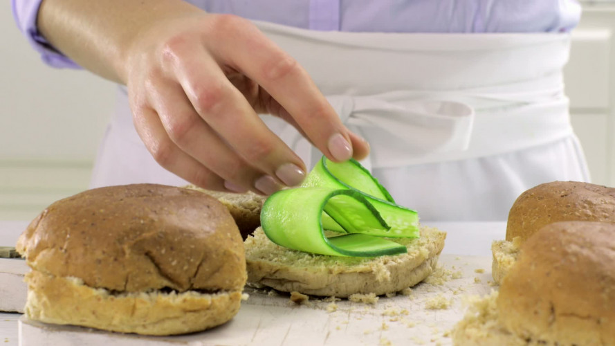 Visburger met komkommer-yoghurtsaus stap 4.mov