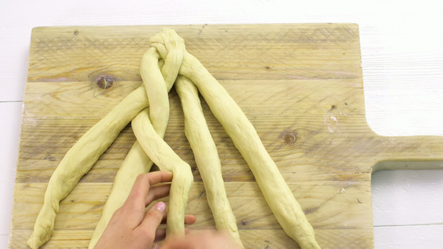 Vlechtbrood met maanzaad stap 4.mov