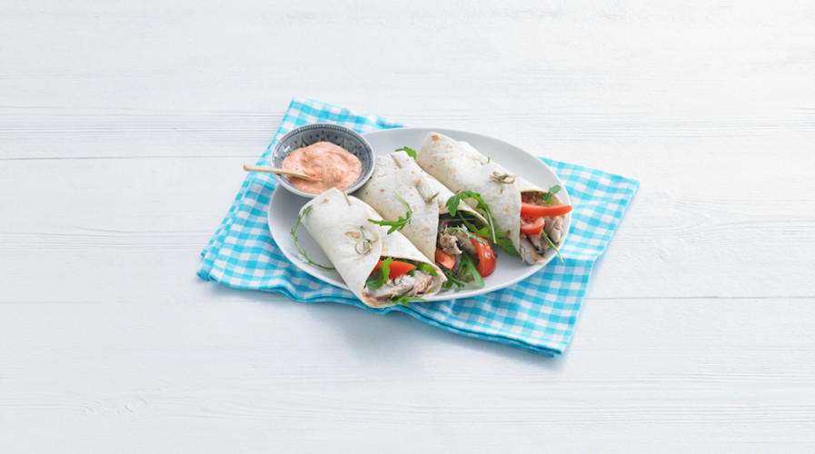 Wrap met makreel, tomaat en rucola