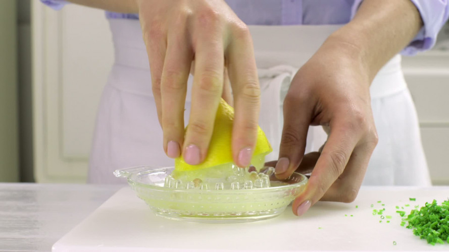 Quinoasalade met avocado en garnalen stap 4.mov