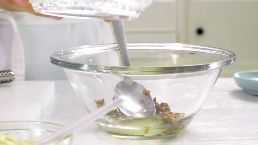 Quinoasalade met avocado en garnalen stap 5.mov