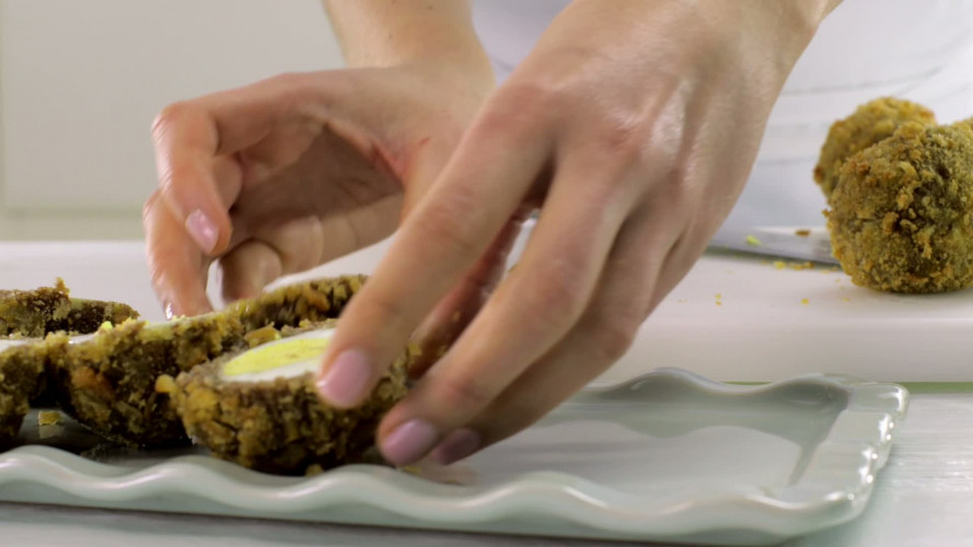 Scotch eggs stap 8.mov