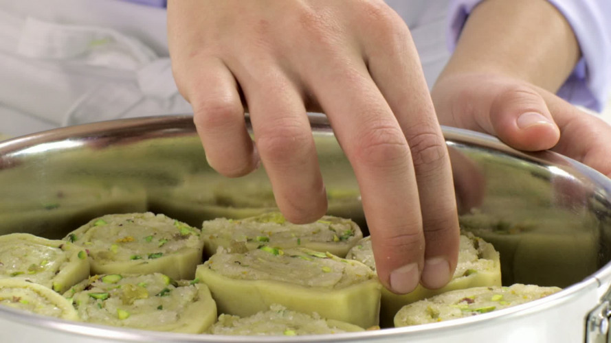 Noten-rozijnenrozet stap 8.mov