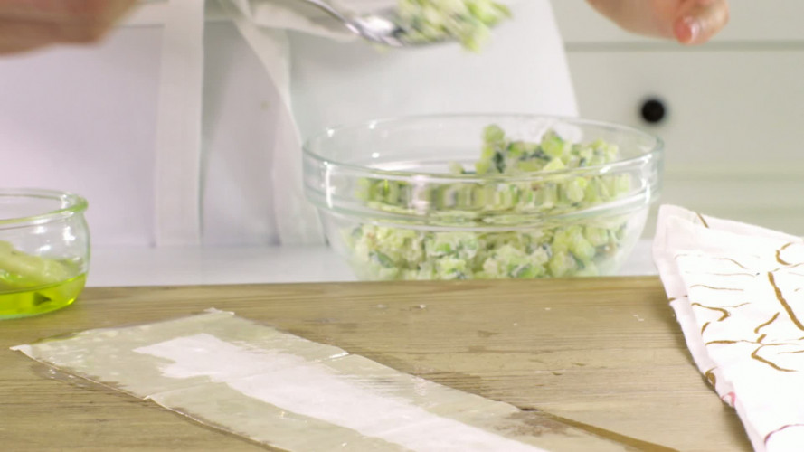 Knapperige courgetterolletjes stap 7.mov