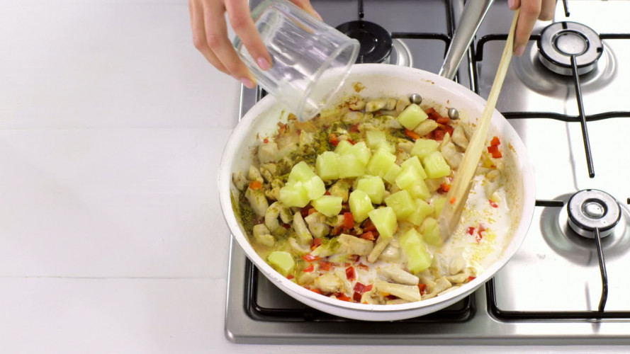 Kokoskip met ananas stap 5.mov