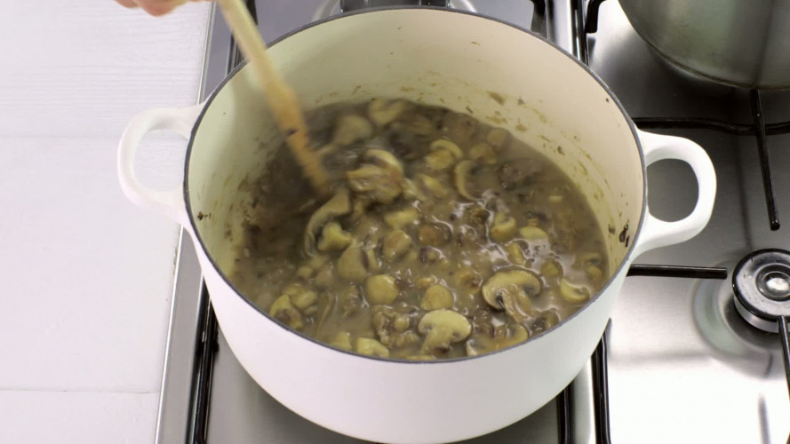 Paddenstoelensoep met raapstelenpesto stap 7.mov