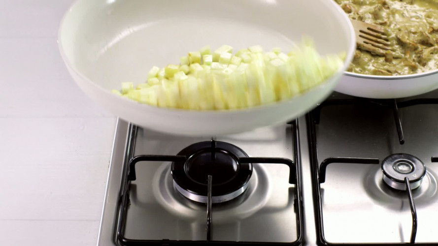 Pappardelle met cantharellenragout en dungesneden biefstuk stap 8.mov