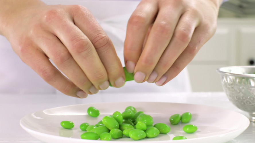 Aspergeroerbak met edamame en korianderdressing stap 3.mov