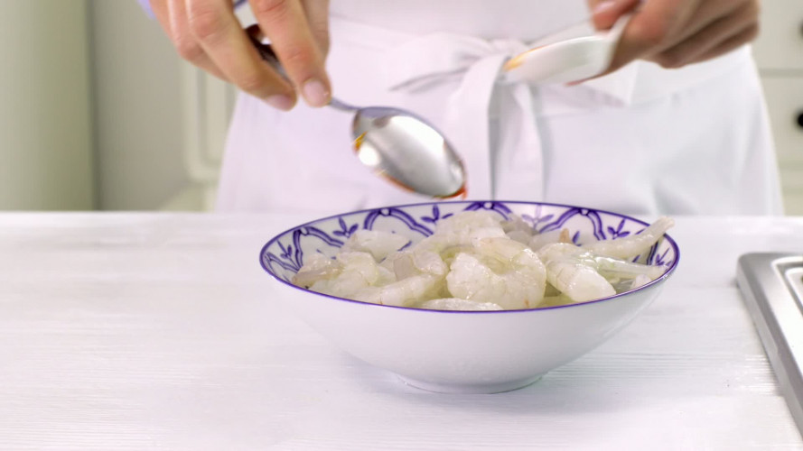 Aspergeroerbak met edamame en korianderdressing stap 7.mov