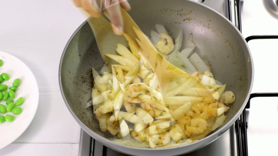 Aspergeroerbak met edamame en korianderdressing stap 8.mov