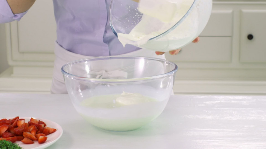 Karnemelkpudding met aardbeien stap 5.mov