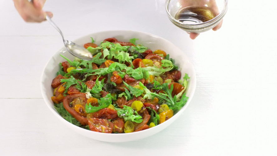 Salade van ovengedroogde tomaten met oregano stap 7.mov