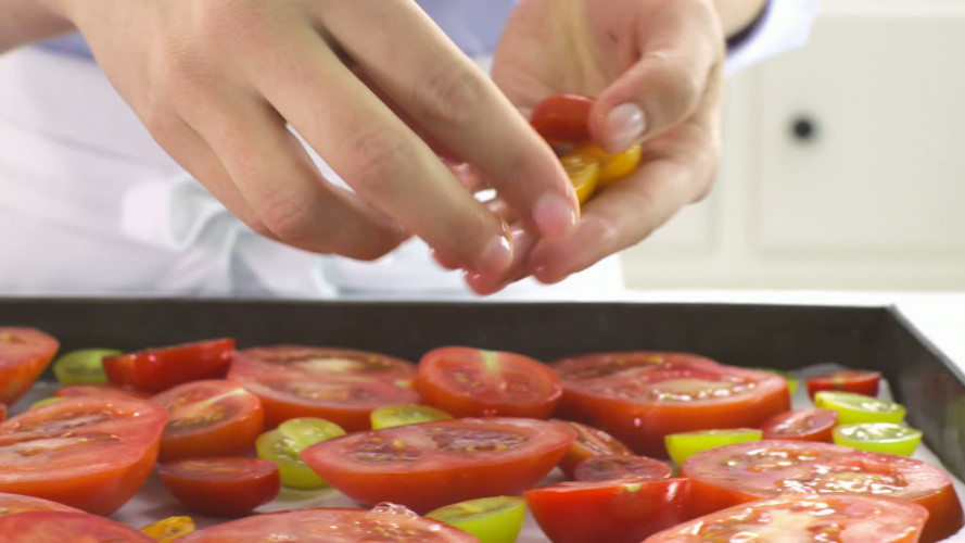 Salade van ovengedroogde tomaten met oregano stap 3.mov