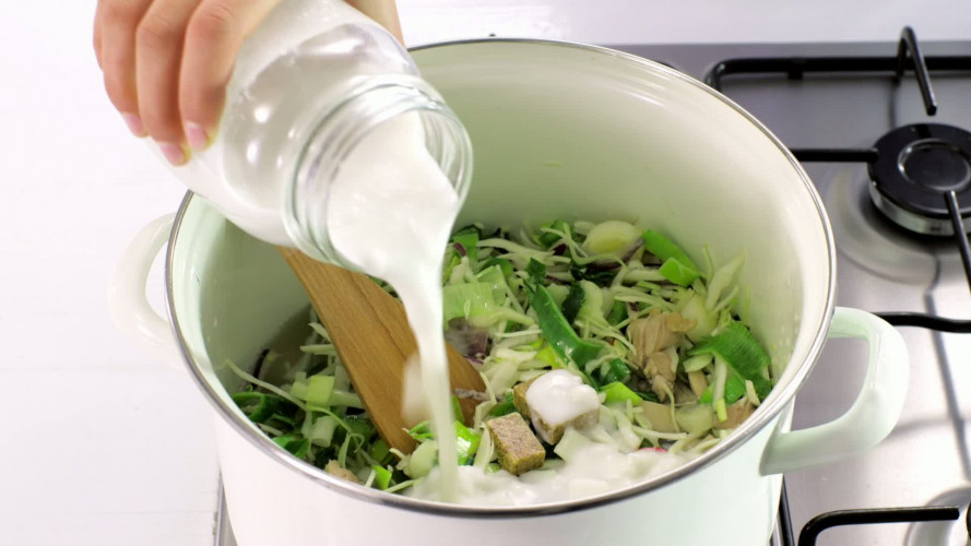 Thaise kip-kokos-noedelsoep met kipfiletblokjes stap 4.mov