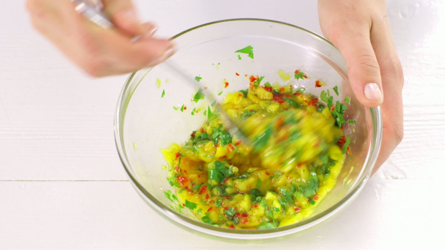 Kip met hummus, naanbrood en mangosalsa stap 7