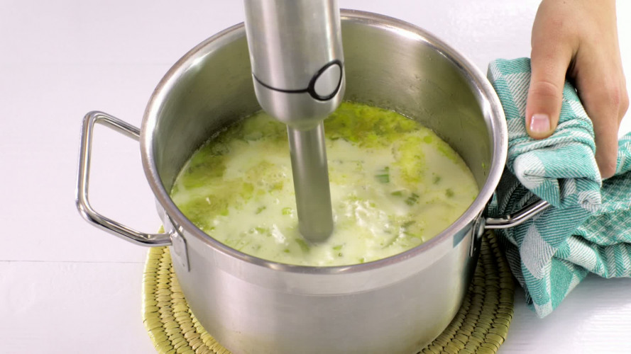 Koude opperdoezersoep met pancetta en bosui stap 5.mov