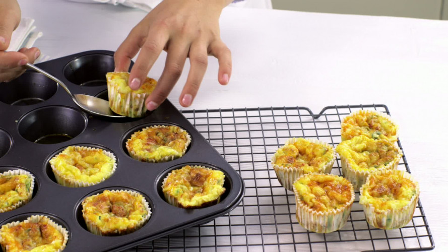 Minifrittata met chorizo en courgette stap 8.mov