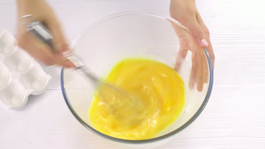 Minifrittata met chorizo en courgette stap 4.mov