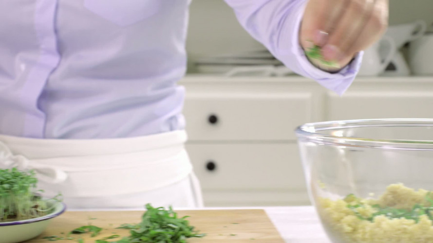 Quinoa met granaatappel en avocado stap 7.mov