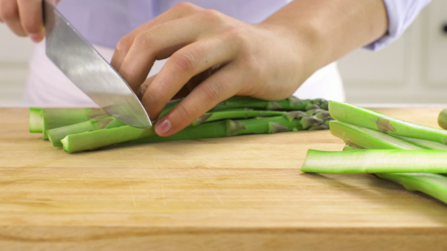 Zomerse Flammenkuchen met gruyere en groene asperges stap 4.mov