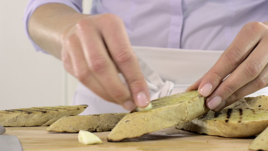 Courgette­rookvlees­salade met ei en rucolapesto stap 3.mov