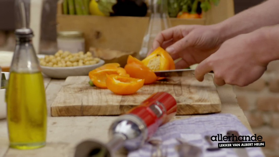 Halloumiburgers met gegrilde groenten en hummus stap  2