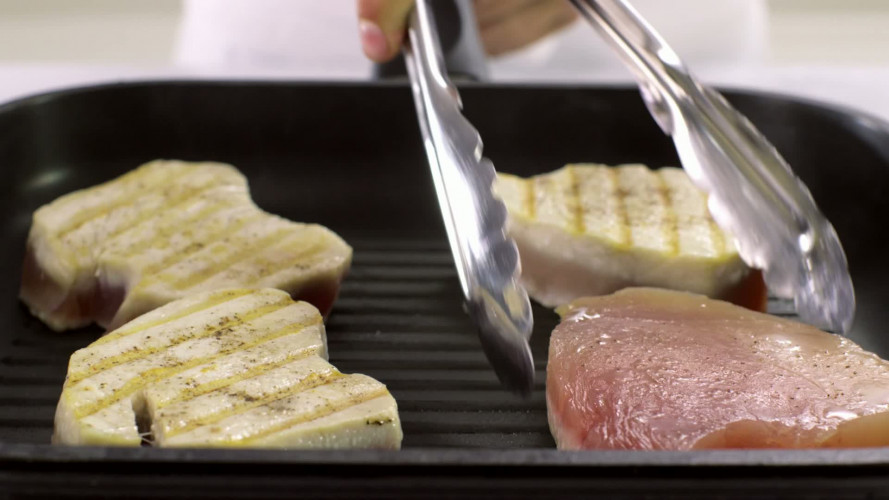Gegrilde witte tonijn met avocadosalade stap 8.mov