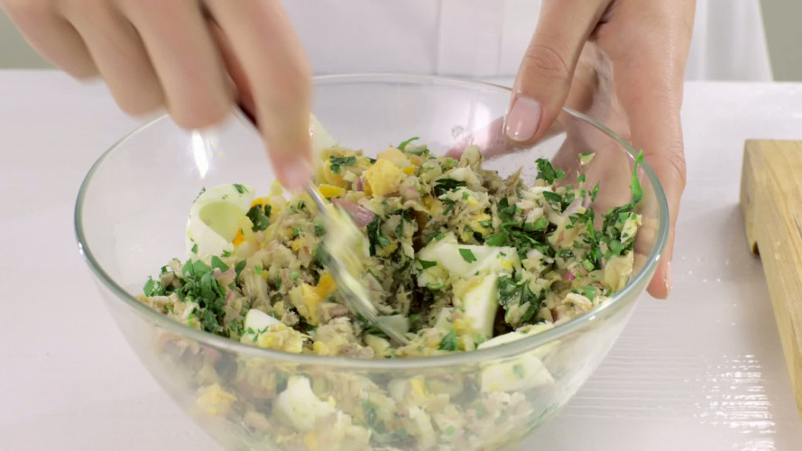 Salade nicoise met makreel stap 5