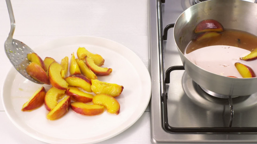 Nectarinecheesecake met dadel-notenbodem ingredienten stap 8.mov