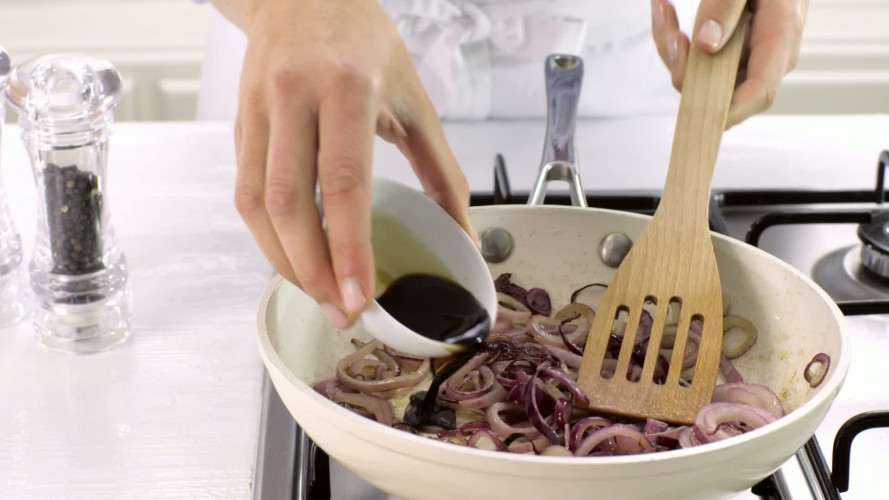 Steakstokbrood met rode ui en mierikswortel stap 2.mov