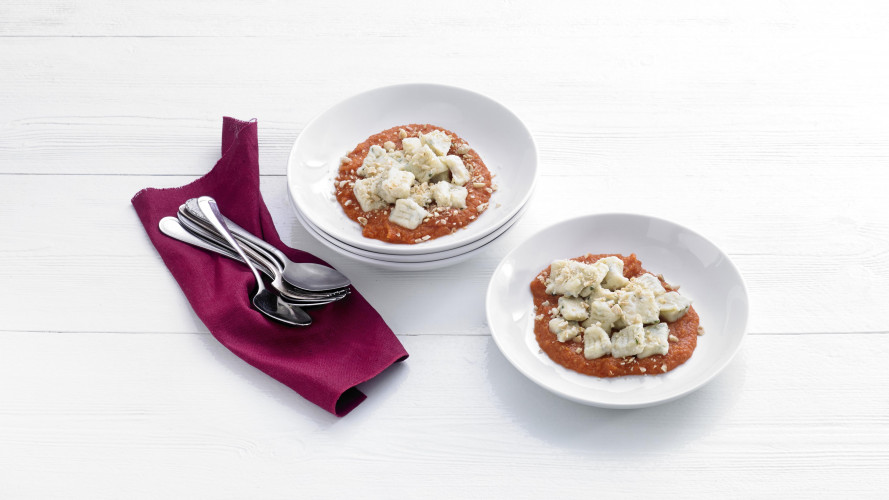 Gnocchi met hazelnoten in tomatensaus