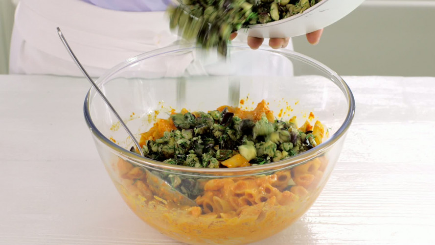 Pastasalade met aubergine en noten stap 8.mov