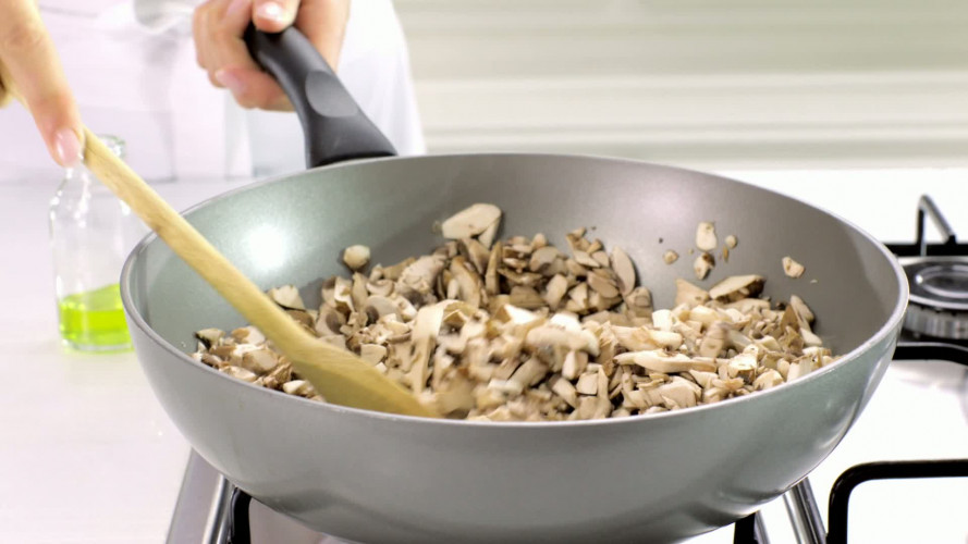 Vegabolognese met kastanjechampignons stap 1.mov
