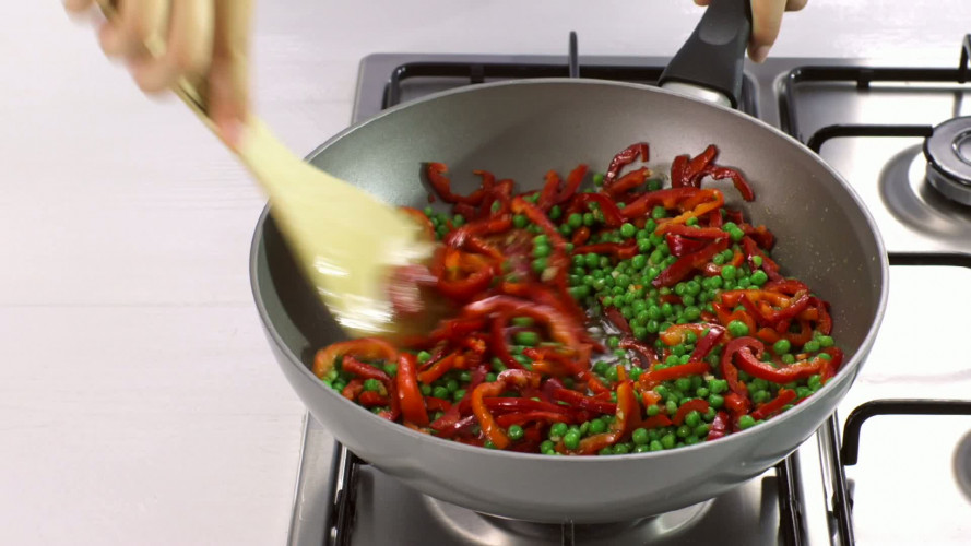 Aziatische groenteroerbak met seitan en ketjap stap 7.mov