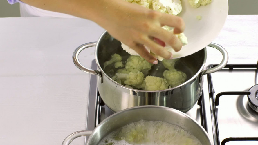 Mac ’n cheesemuffins met bloemkool & kip stap 3.mov