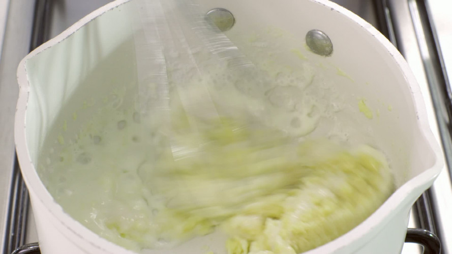 Mac ’n cheesemuffins met bloemkool & kip stap 6.mov