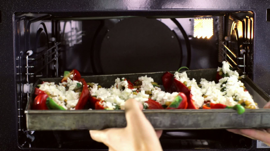 Puntpaprika gevuld met spinazie en witte kaas stap 7.mov